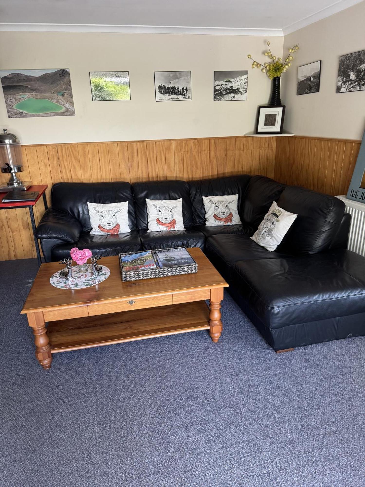 Adventure Lodge And Motels And Tongariro Crossing Track Transport Nationalpark Exteriör bild