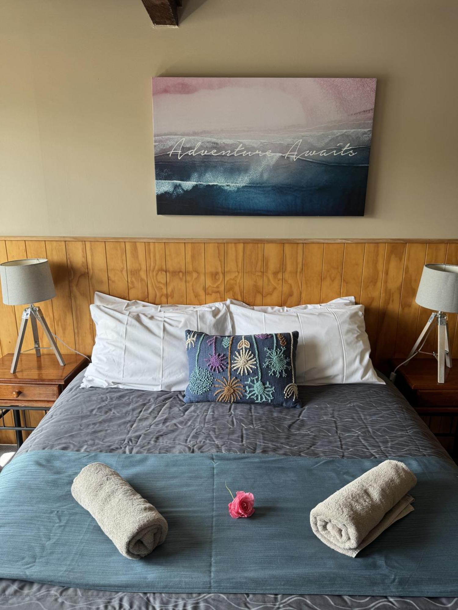 Adventure Lodge And Motels And Tongariro Crossing Track Transport Nationalpark Exteriör bild