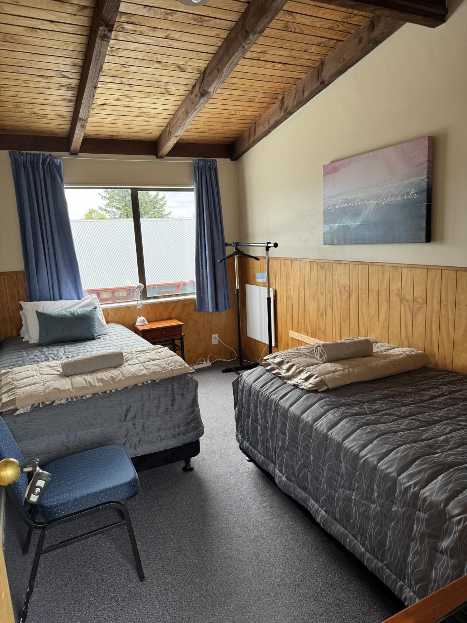 Adventure Lodge And Motels And Tongariro Crossing Track Transport Nationalpark Exteriör bild