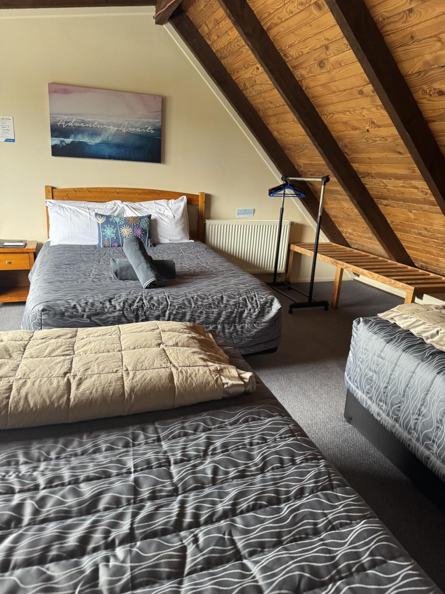 Adventure Lodge And Motels And Tongariro Crossing Track Transport Nationalpark Exteriör bild