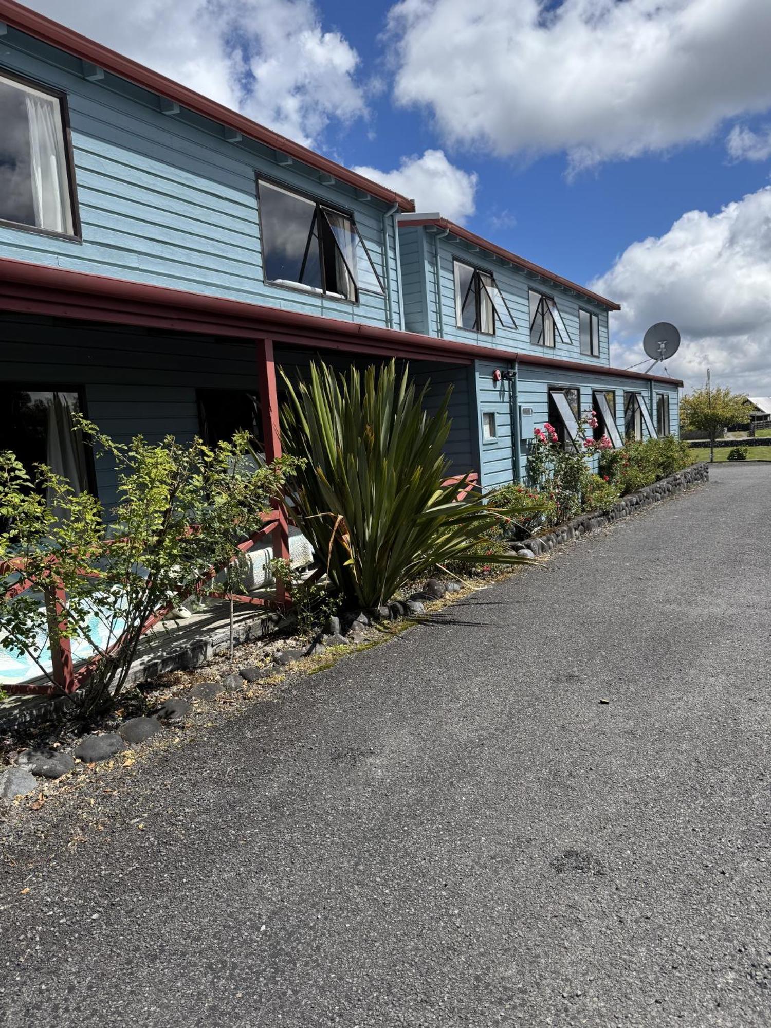 Adventure Lodge And Motels And Tongariro Crossing Track Transport Nationalpark Exteriör bild