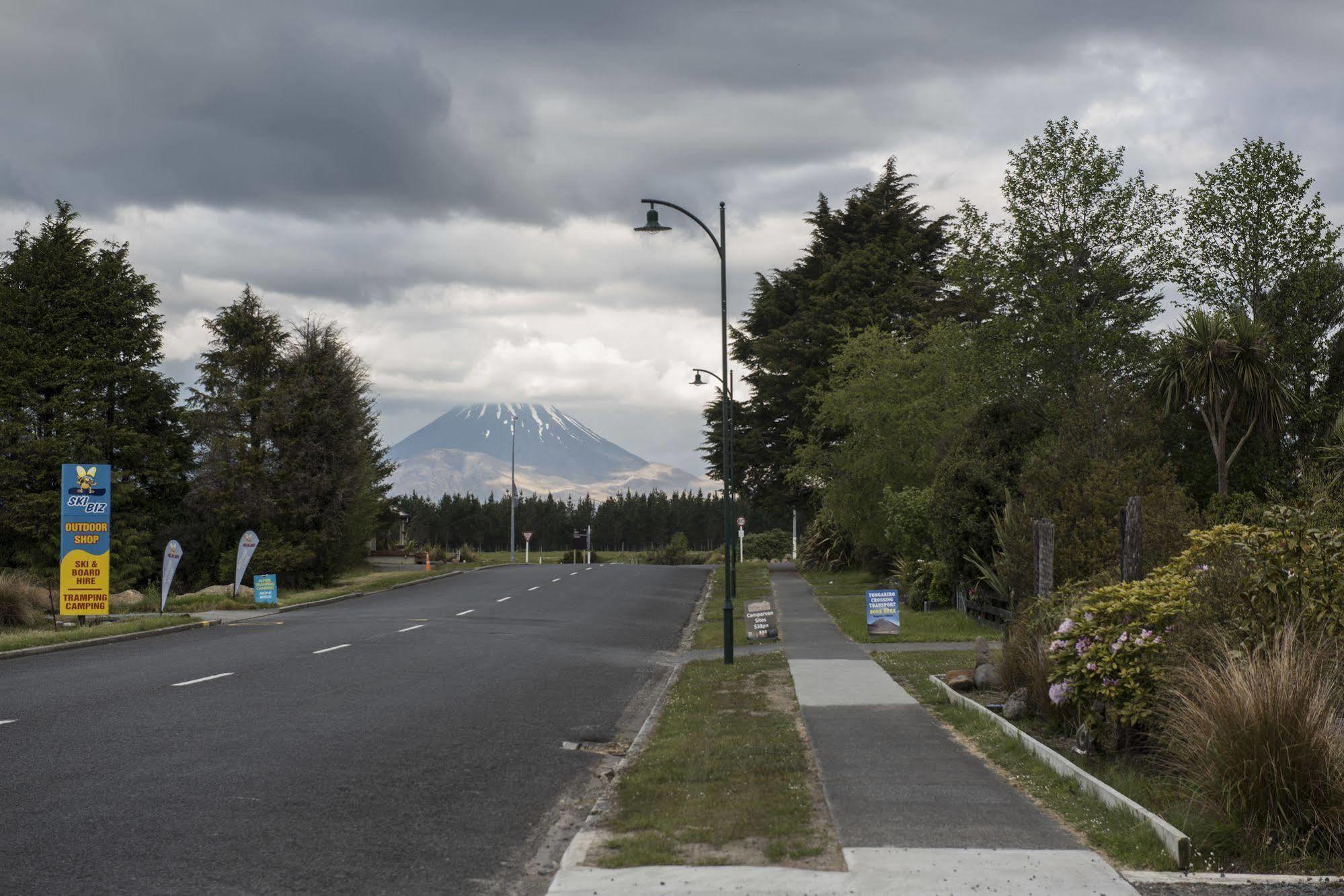 Adventure Lodge And Motels And Tongariro Crossing Track Transport Nationalpark Exteriör bild