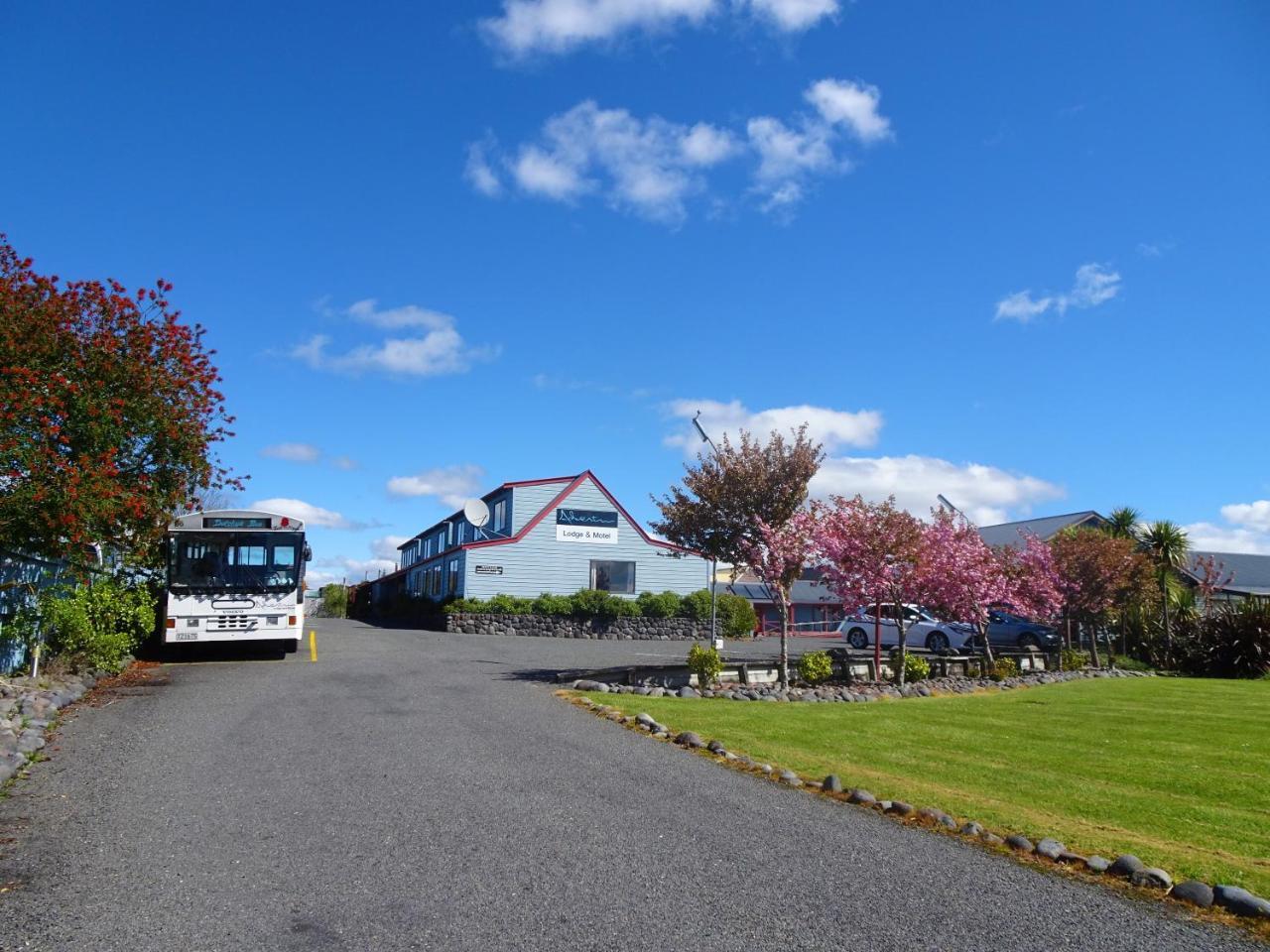 Adventure Lodge And Motels And Tongariro Crossing Track Transport Nationalpark Exteriör bild